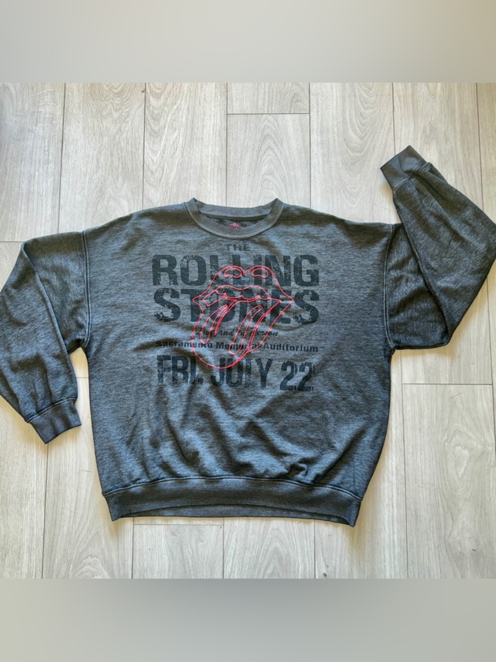 Rolling Stones Gray Crewneck XL Embroidered Tongue Band Pullover; Sacramento